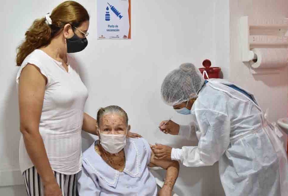 Gober del Magdalena a vacunado a 266 mayores de 80 años
