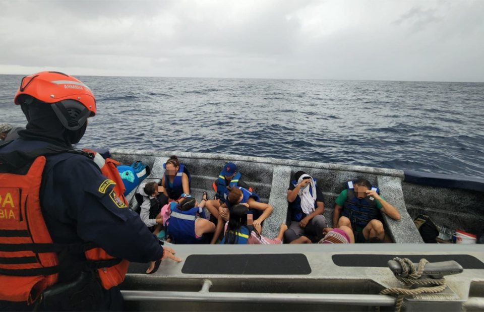 Armada de Colombia protegió la vida de 119 migrantes