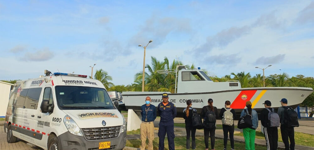 Armada de Colombia rescató a seis migrantes chinos