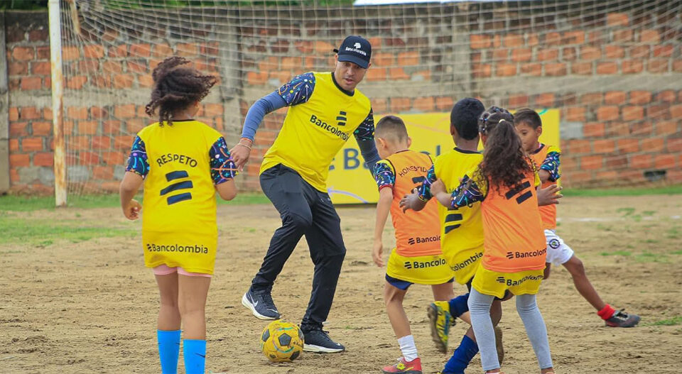 Niños de Santa Marta beneficiados con los Campamentos de Fútbol de Bancolombia