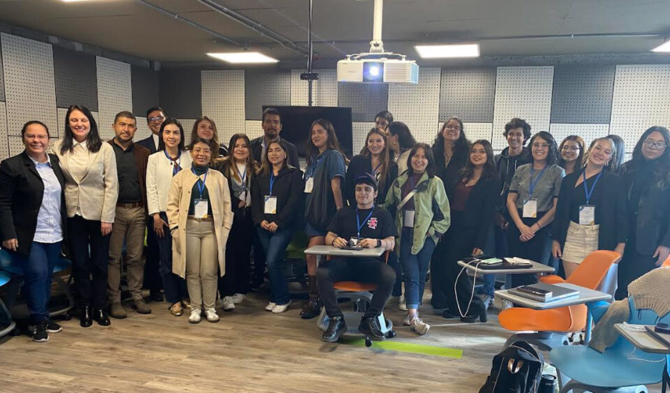 Docentes y estudiantes Sergistas ponentes en Conferencia Internacional