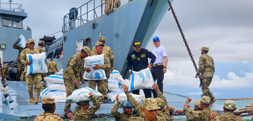 Armada de Colombia llega a la Alta Guajira con ayudas humanitarias