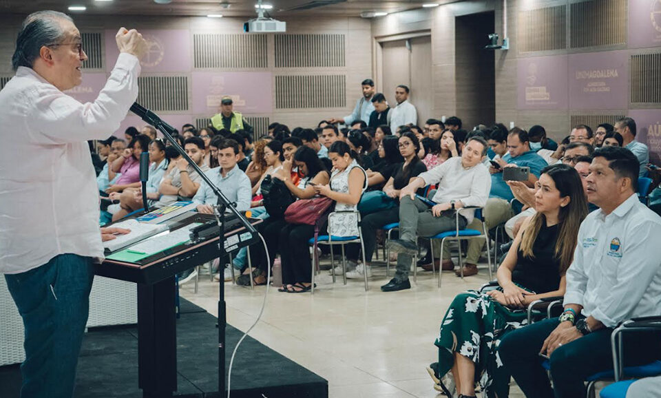 Desde UNIMAGDALENA se lanzó el libro ‘Defender la democracia