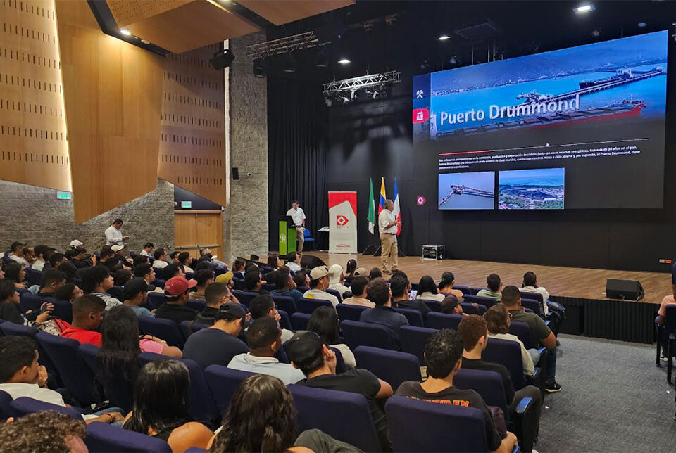 Drummond capacitó a estudiantes de ingeniería