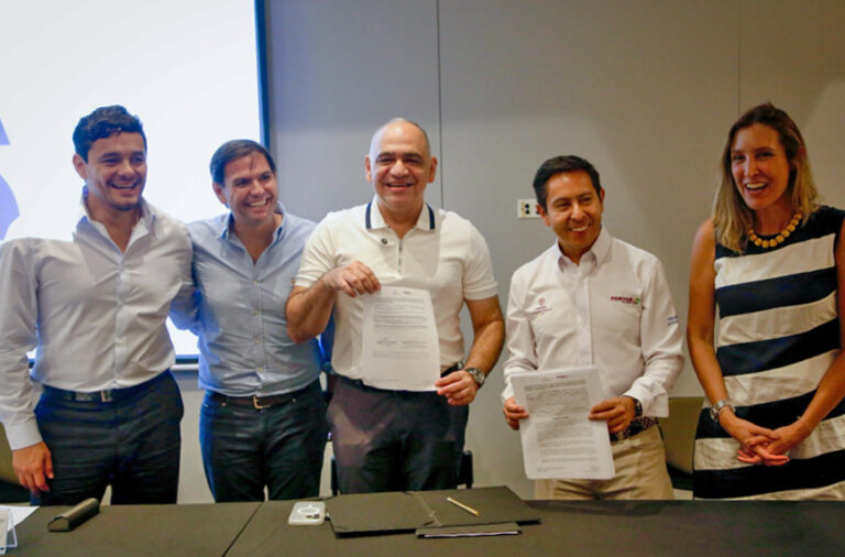 Alcaldía de Santa Marta y Fontur firman proyecto para la construcción de seis muelles turísticos