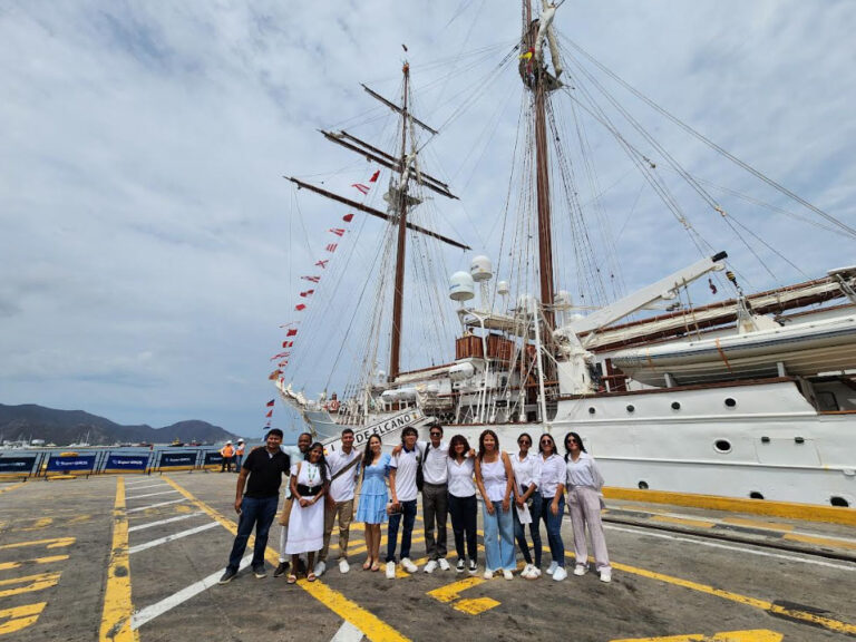 Estudiantes de UNIMAGDALENA recorrieron el Buque Juan Sebastián de Elcano
