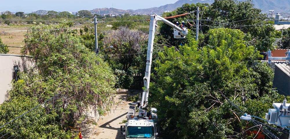 Trabajos eléctricos en El Piñón y sectores de Santa Marta