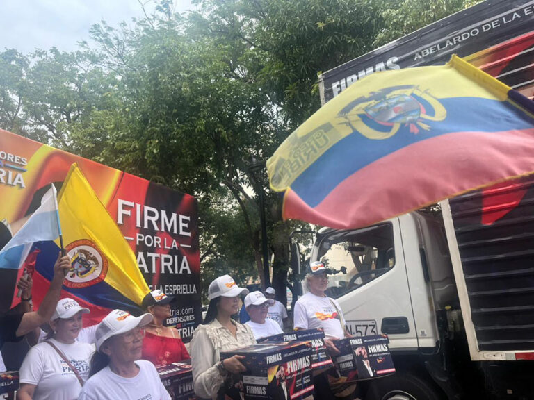 De La Espriella suma apoyo en Santa Marta y Ciénaga, supera los 4 millones de firmas