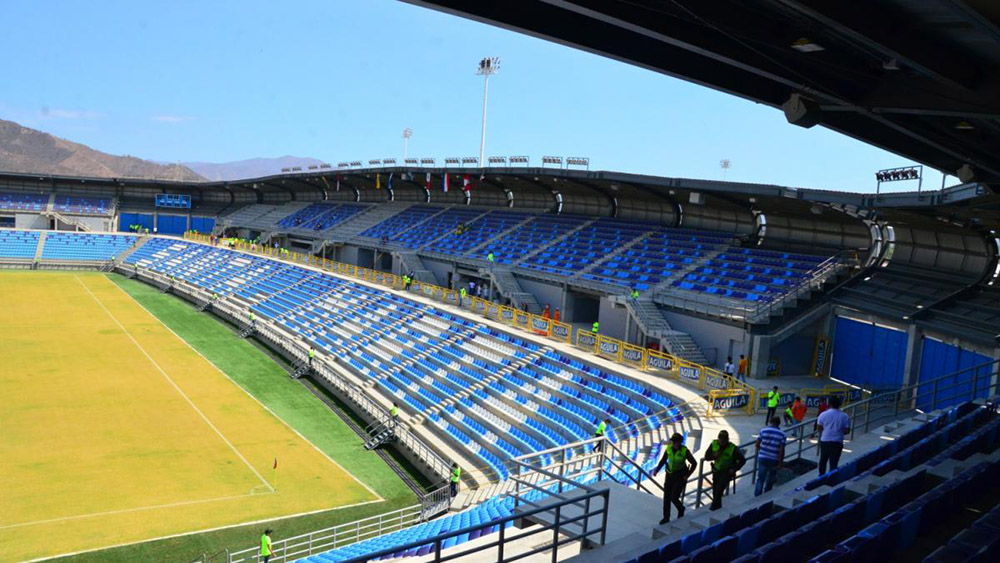 Distrito interviene el Estadio Sierra Nevada para garantizar óptimas condiciones del terreno de juego