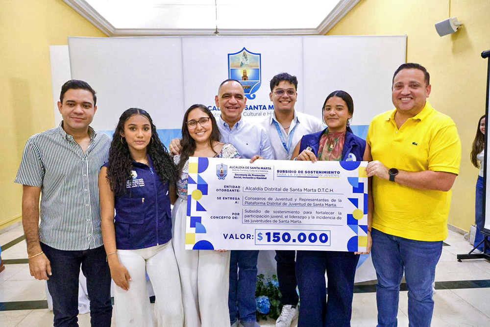 Gobierno de Pinedo hace historia con la primera entrega de subsidios al Consejo Distrital de Juventudes