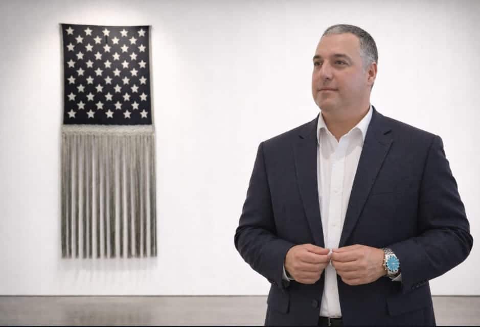 La bandera de Estados Unidos se convierte en agua en la nueva obra de Mateo Blanco para America 250