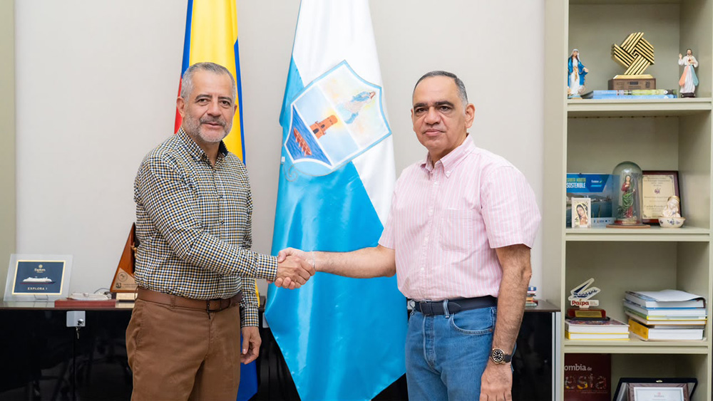 Alcalde Carlos Pinedo Cuello posesiona a David Millán como gerente de la Essmar