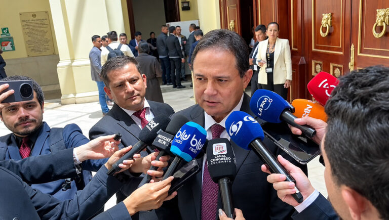 Honorio Henríquez pide a la Fiscalía esclarecer magnicidio de Miguel Uribe luego de las declaraciones de María Claudia Tarazona, viuda del excandidato